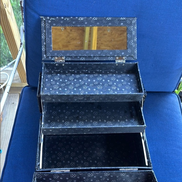 Caboodles Black Crocodile-Patterned Makeup Case - Picture 4 of 10